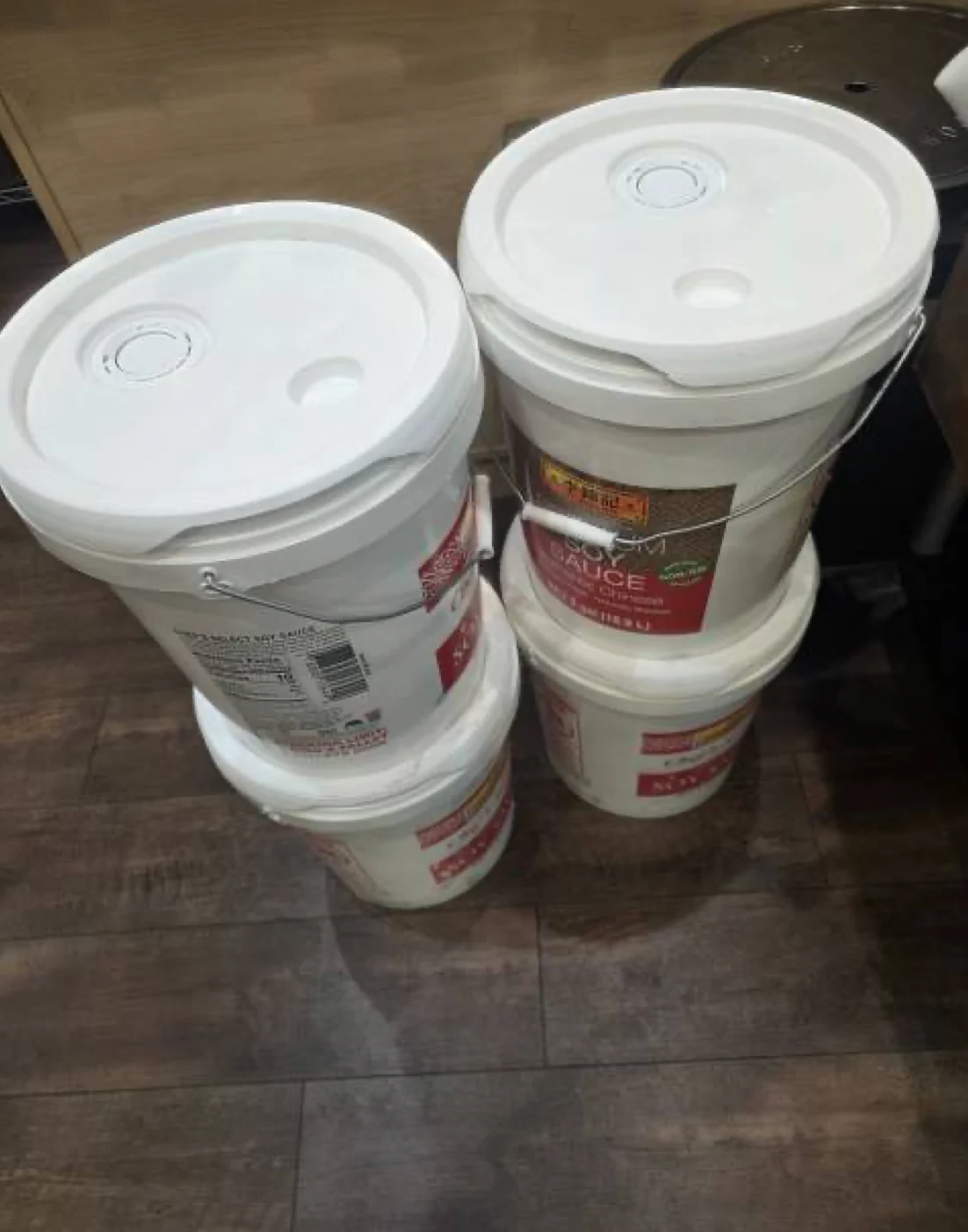 배식 준비된 음식이 담긴 컨테이너